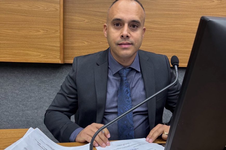 Vereador Lê Martins cobra manutenção urgente nos bebedouros da EMEB Veneranda de Freitas Pinto