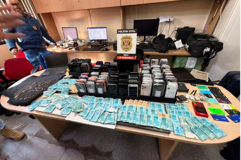 Polícia desarticula central de receptação de celulares em São Paulo